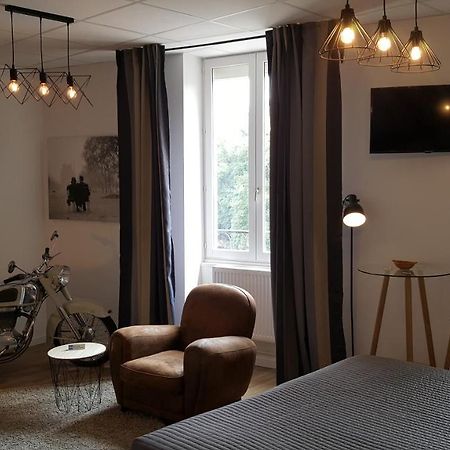 Au Faisan Dore Neuville-sur-Ain Bagian luar foto