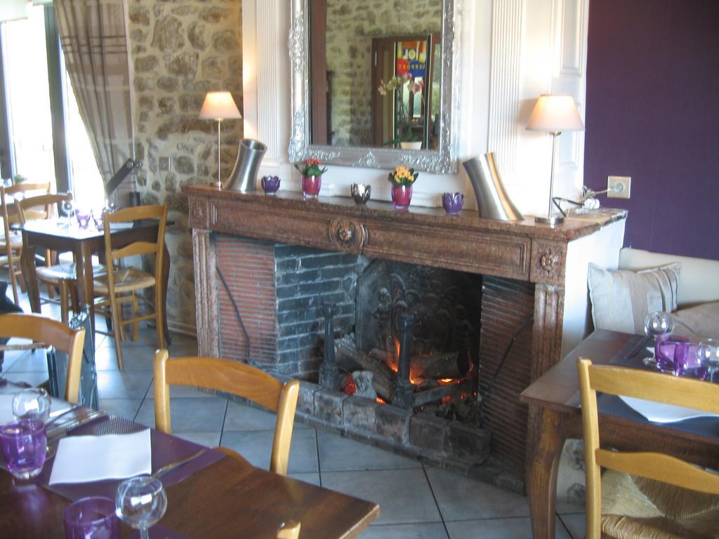 Au Faisan Dore Neuville-sur-Ain Bagian luar foto