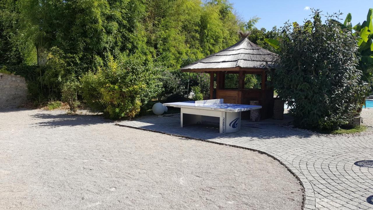 Au Faisan Dore Neuville-sur-Ain Bagian luar foto